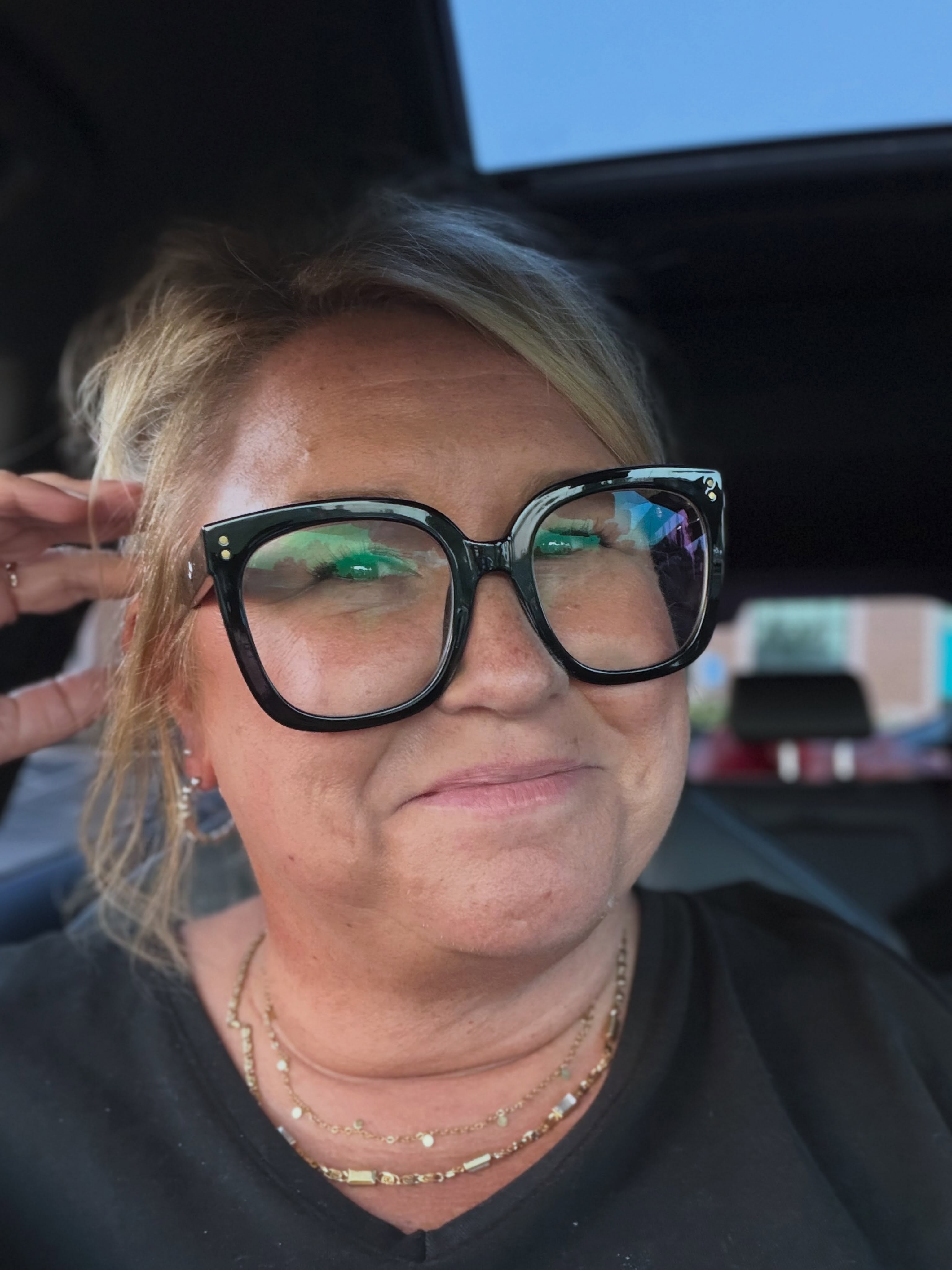 This was at the end of a very long day.  But earlier that day the very talented and kind @shea_griessel did my makeup for a photo shoot. It was the perfect “no makeup makeup” look and I absolutely loved it! I’m setting up an appointment to learn how to do this! 🧡🩷
Shoutout to @skinsanctuarystl because she commented several times how good my skin looked and you are completely responsible for that! 🩷💜
Thanks to you both!