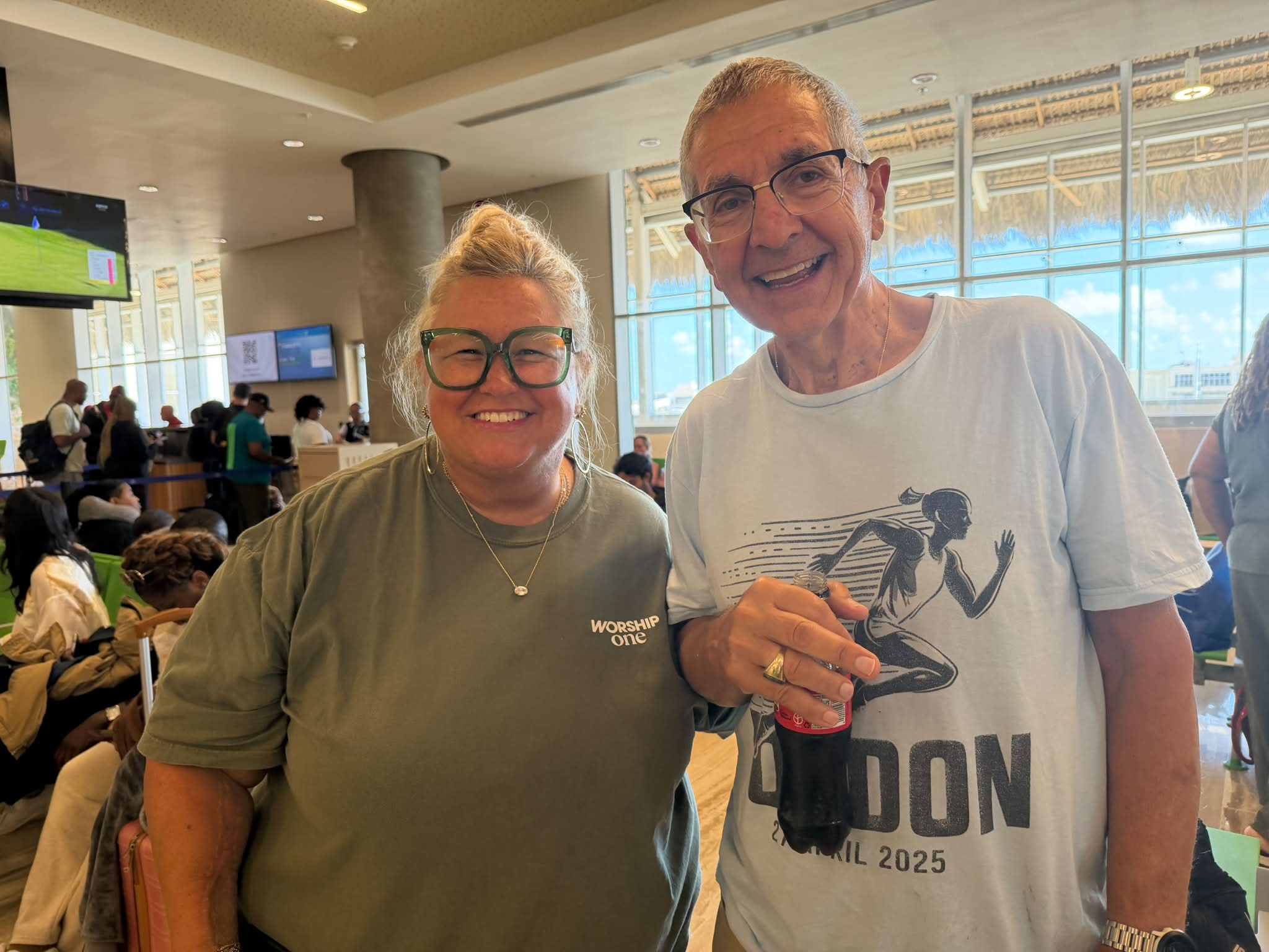 You just never know who you’re going to run into in a foreign country!  Only some of my favorite people on the planet!! 😂🩷