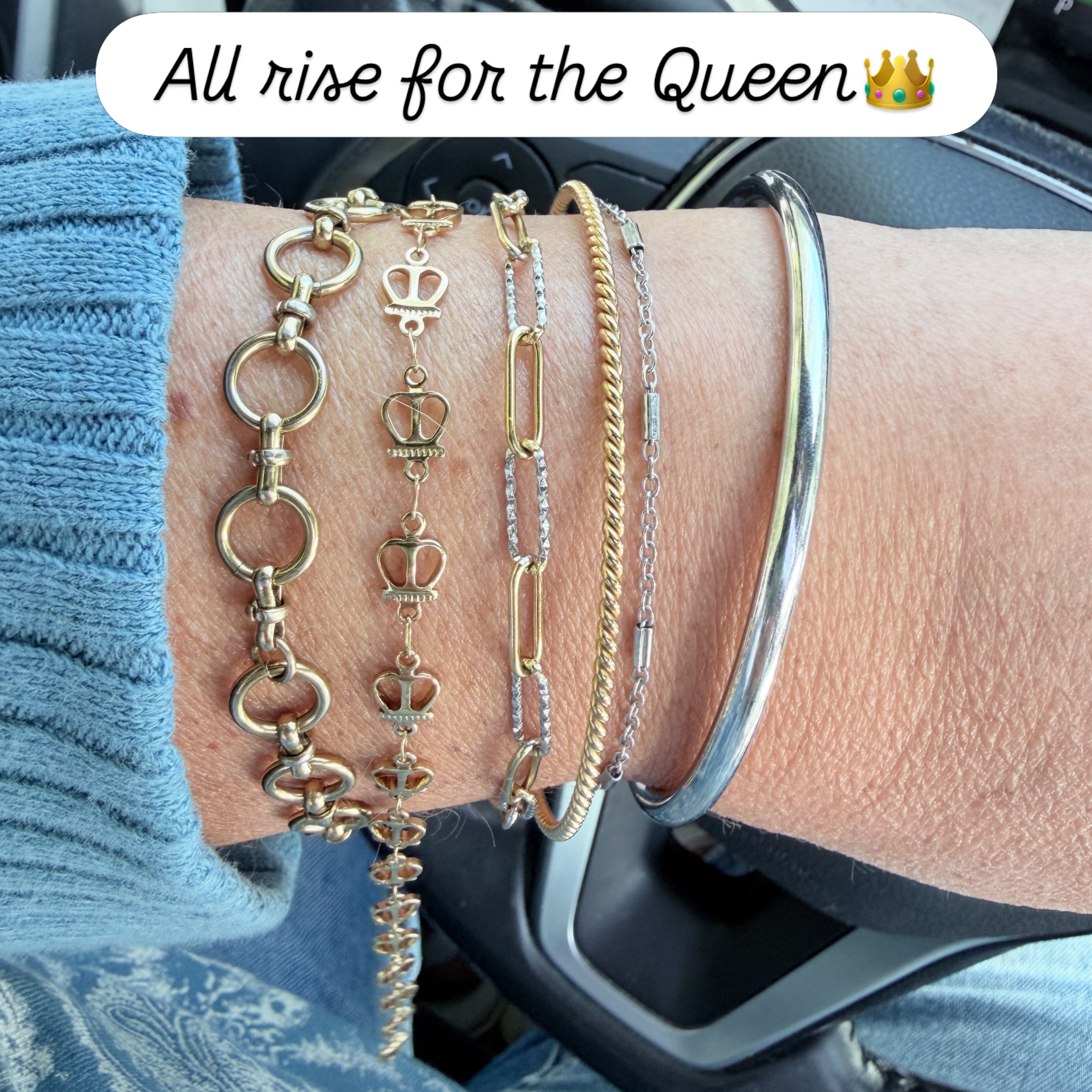 NEW DROP!
Crown comes in stainless and gold. 
Be the queen that you are! 👑